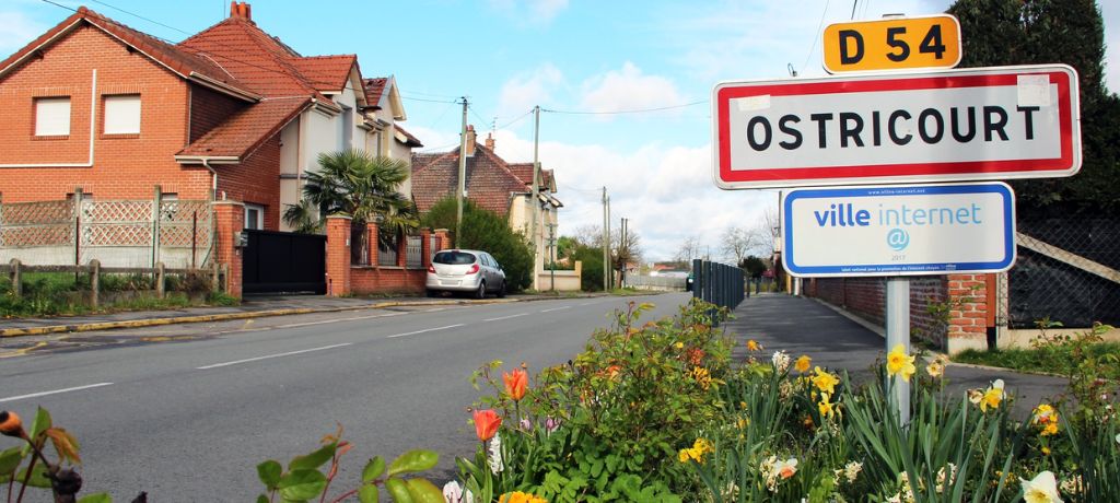 Installation de panneaux solaires dans la ville d'Ostricourt