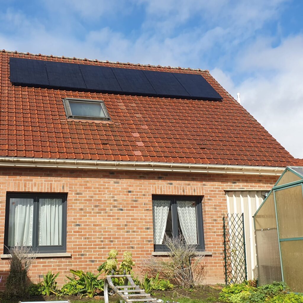 Maison avec panneaux solaires à Fouquières-lès-Lens