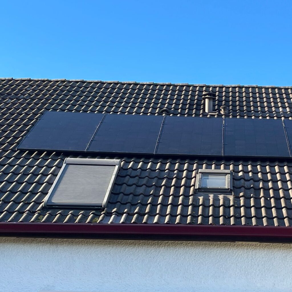 Installation de six panneaux solaires à Lezennes